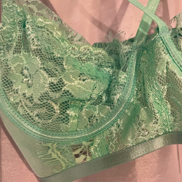 Revamped/Urban Planet lace bandeau/crop top - Picture 5 of 7